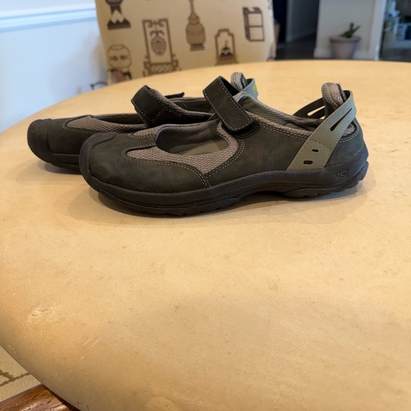 Black and Gray Mary Jane Keens - Picture 4 of 7